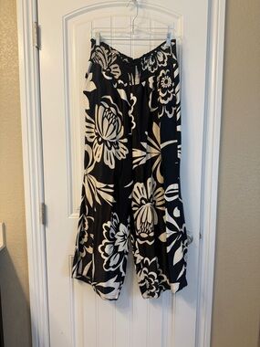 Maeve by Anthropologie Black and White Floral Smocked Waist Pants